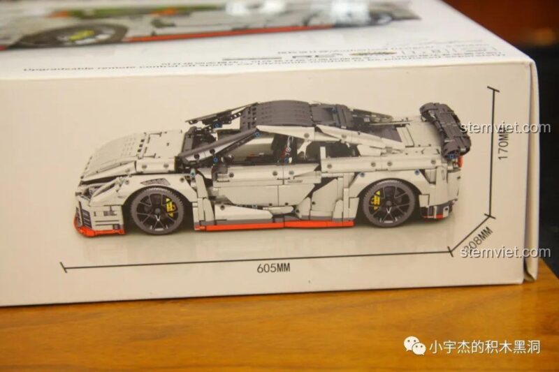 Kích thước mô hình Nissan GTR CaDA 8882 được in trên hộp, thể hiện chiều dài 60.5cm, chiều rộng 30.8cm và chiều cao 17cm, đồ chơi lắp ráp siêu xe GTR