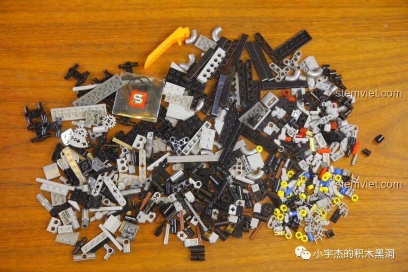 Nội dung túi mảnh ghép số 1 của bộ lắp ghép Nissan GTR CaDA 8882, đồ chơi mô hình xe đua GTR