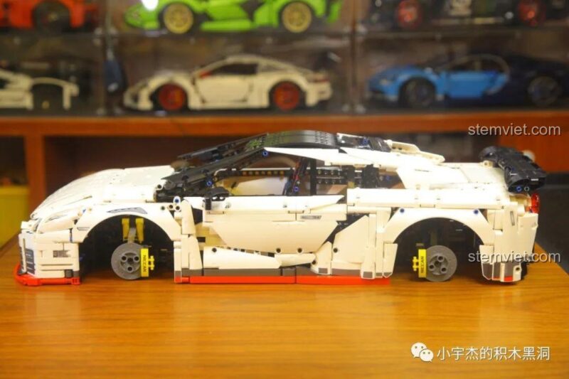 Thân xe Nissan GTR CaDA 8882 đã hoàn thiện, sẵn sàng lắp bánh xe, đồ chơi lắp ráp siêu xe GTR