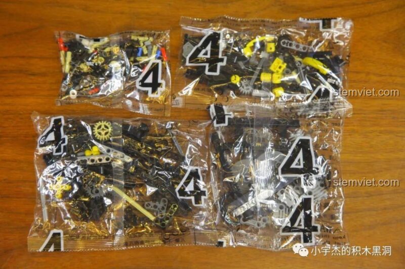 Túi mảnh ghép số 4 của bộ lắp ghép Nissan GTR CaDA 8882, đồ chơi mô hình xe GTR
