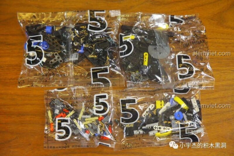 Túi mảnh ghép số 5 của bộ lắp ghép Nissan GTR CaDA 8882, đồ chơi lắp ráp siêu xe GTR