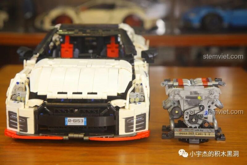 Mô hình Nissan GTR CaDA 8882 và mô hình động cơ RB38 DETT nhìn từ bên cạnh, đồ chơi lắp ráp siêu xe GTR