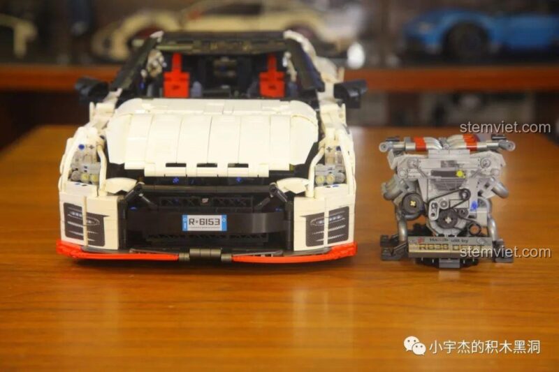 Mô hình Nissan GTR CaDA 8882 và mô hình động cơ RB38 DETT nhìn từ phía sau, đồ chơi mô hình xe đua GTR
