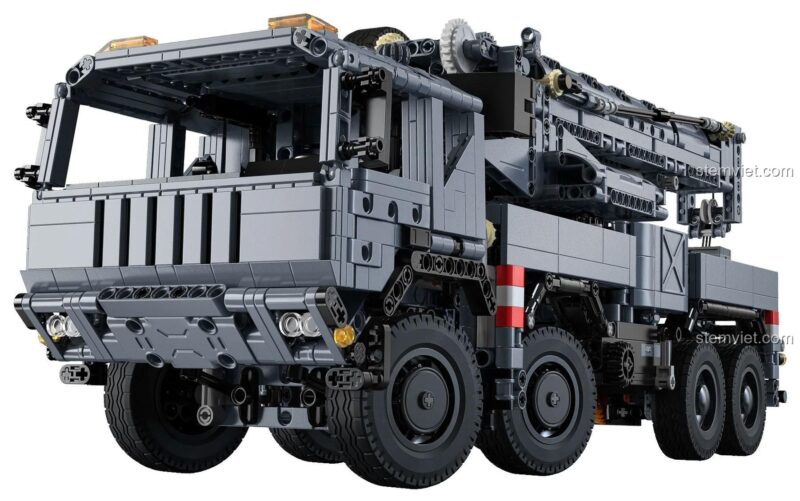 Chi tiết đầu xe của bộ lắp ráp Xe Cẩu Bọc Thép Double Eagle C61507, đồ chơi mô hình kỹ thuật, rèn luyện tư duy cho bé trai.