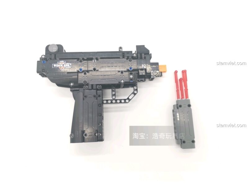 Mô hình súng UZI CaDA C81008 với băng đạn có thể tháo rời, tăng tính chân thực khi chơi.