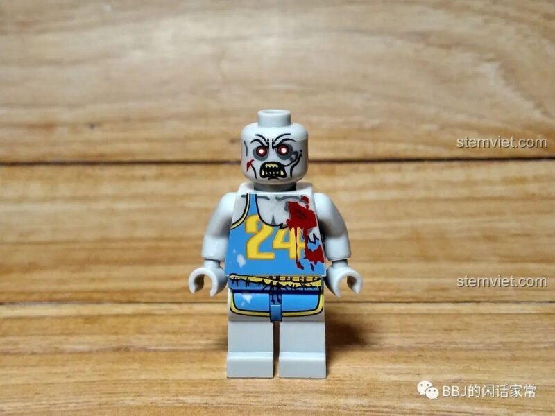 Ảnh chụp minifigure Player Zombie (KY310), một cầu thủ bóng rổ đã bị biến đổi.