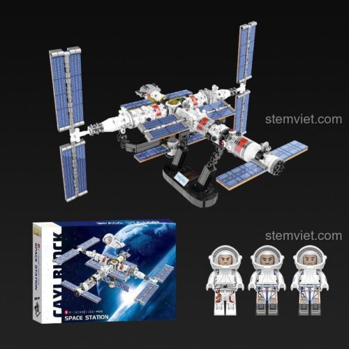 Toàn bộ sản phẩm bộ lắp ghép Trạm Vũ trụ Thiên Cung CAYI 3028, bao gồm mô hình, hộp và 3 minifigure phi hành gia.