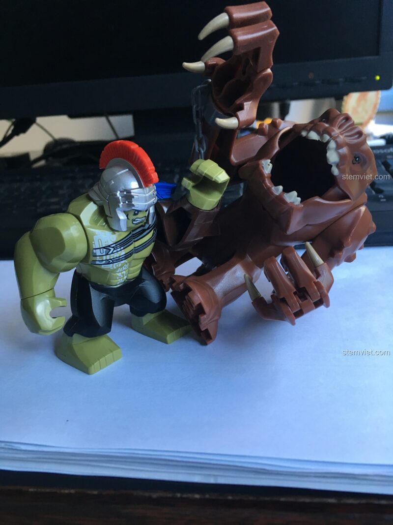 Hulk Đấu Sĩ Decool 0281 và quái vật trong trận chiến kịch tính