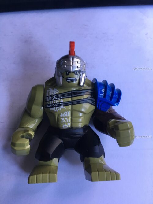 Mô hình đồ chơi Hulk Đấu Sĩ Decool 0281 đã lắp ráp hoàn chỉnh với vũ khí sắc nét