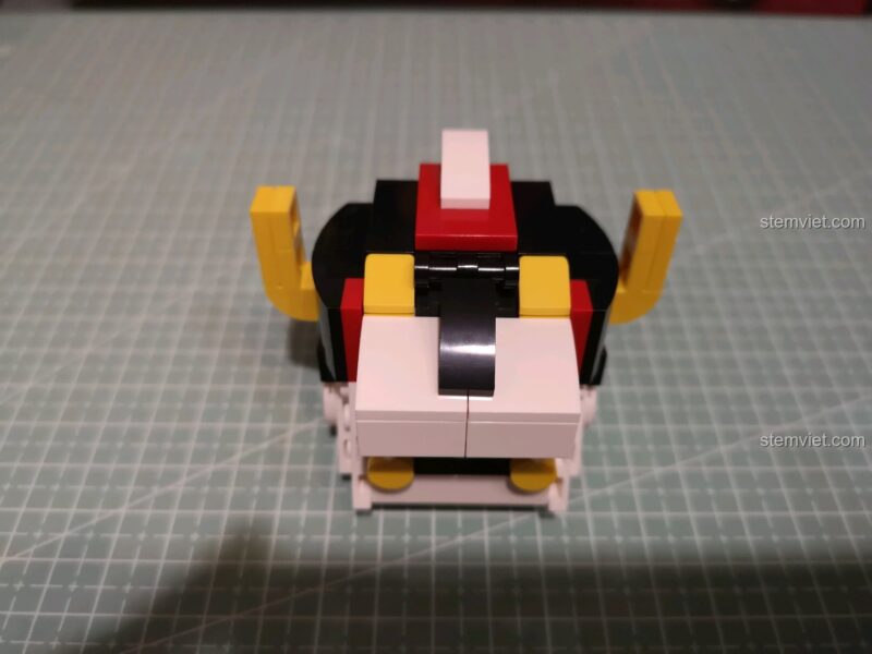 Góc nhìn từ trên cao của đầu Voltron.