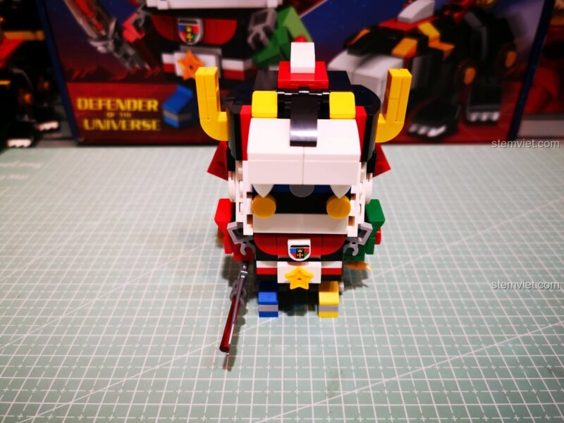 Cận cảnh mô hình Voltron Decool 18002 sau khi lắp ráp.