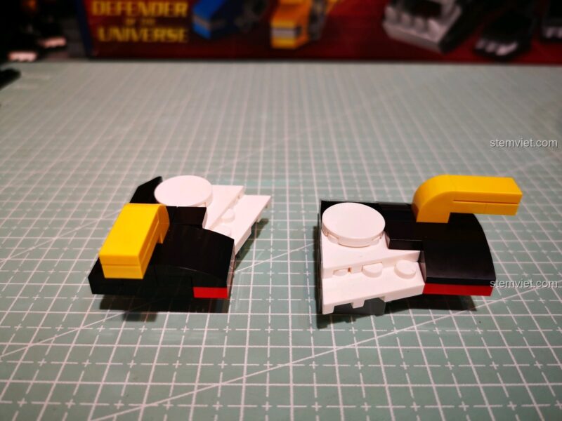 Góc nhìn khác khi lắp ráp đầu Voltron.
