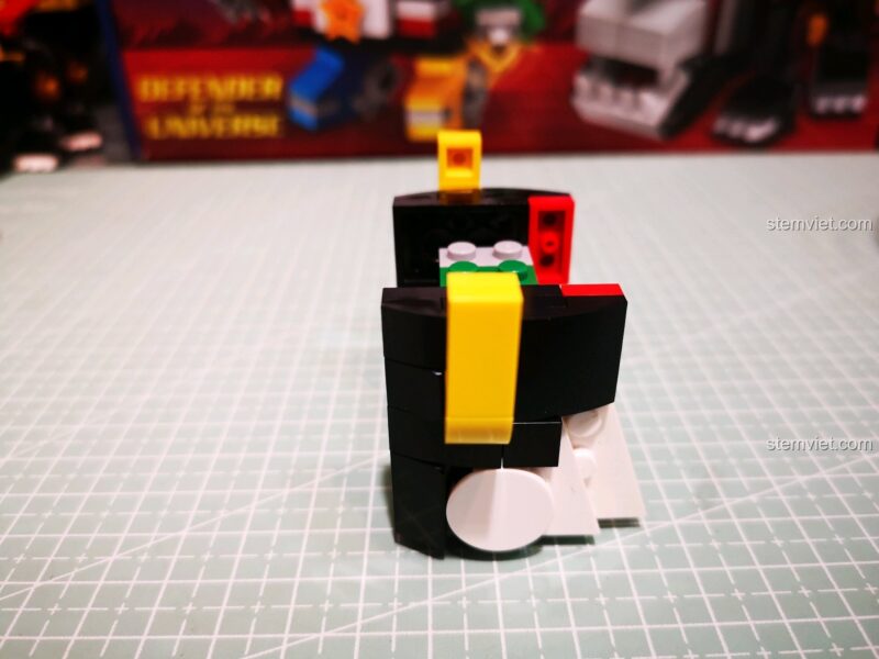 Mặt sau của đầu Voltron BrickHeadz.