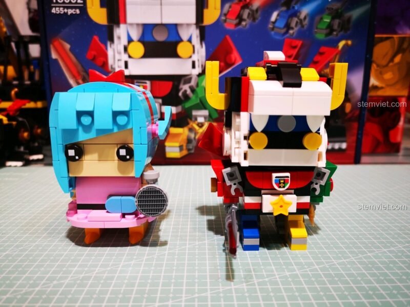 Các mảnh ghép còn thừa sau khi hoàn thành bộ lắp ráp Voltron.