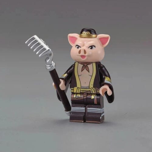 Cận cảnh minifigure đồ chơi mô hình Trư Bát Giới Decool 30302 với vũ khí Cửu xỉ đinh ba, phù hợp cho con trai 6 tuổi.
