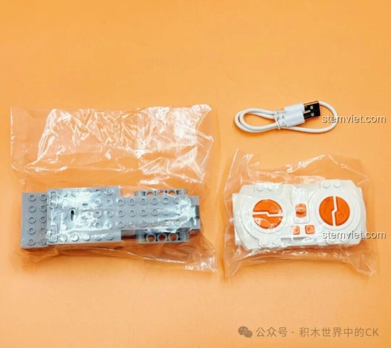 Bộ phận điều khiển từ xa và mô-đun động cơ của bộ đồ chơi mô hình Thuyền câu cá RC Decool 3909.