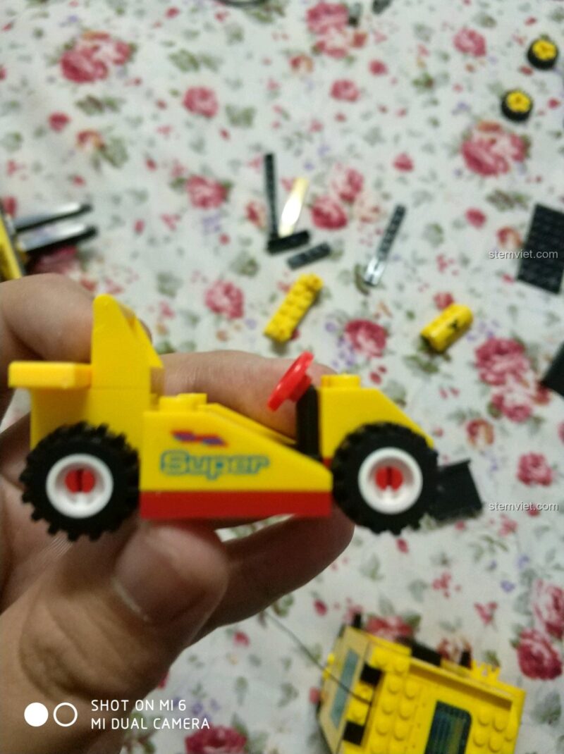 Đồ chơi xây dựng Xe Đua Mini Enlighten 0493, càng nâng xe với dây kéo, thể hiện cơ chế hoạt động, cho bé trai 6 tuổi