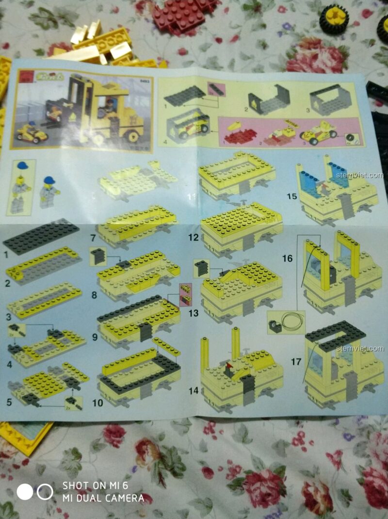 Đồ chơi xây dựng Xe Đua Mini Enlighten 0493, trang hướng dẫn lắp ráp xe nâng hàng, giúp bé phát triển tư duy logic