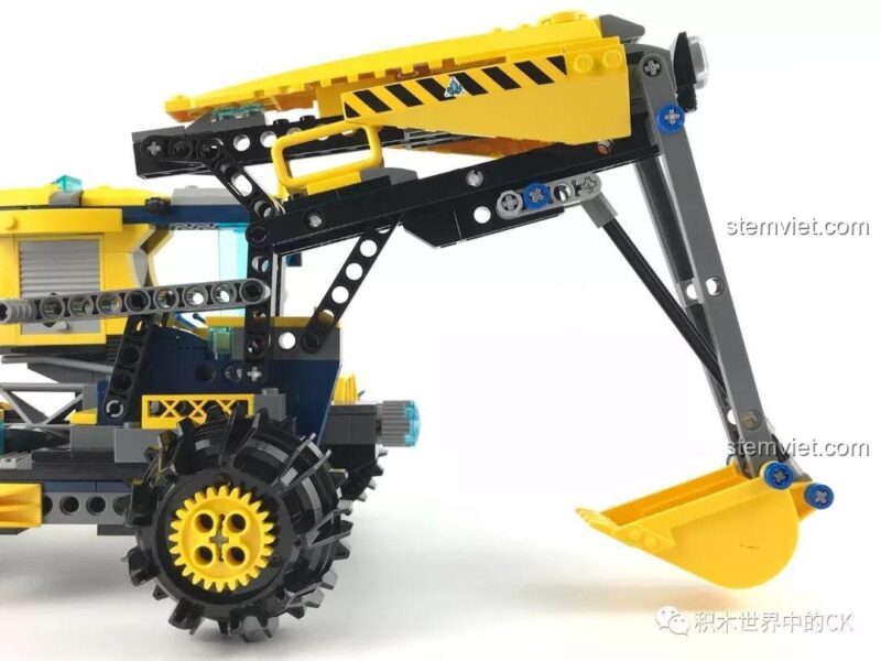 Thiết kế đuôi xe của đồ chơi mô hình Xe khai thác tinh thể, ảnh chụp review người dùng