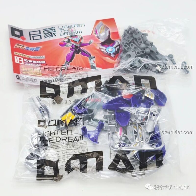 Mặt trên các hộp bộ lắp ghép Ultraman của Enlighten, thể hiện tên sản phẩm và mã số 75017, 75018, 75019, 75020.