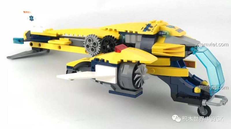 Động cơ tuabin của Máy bay vận tải Thunderbird 2408 ở tư thế xoay
