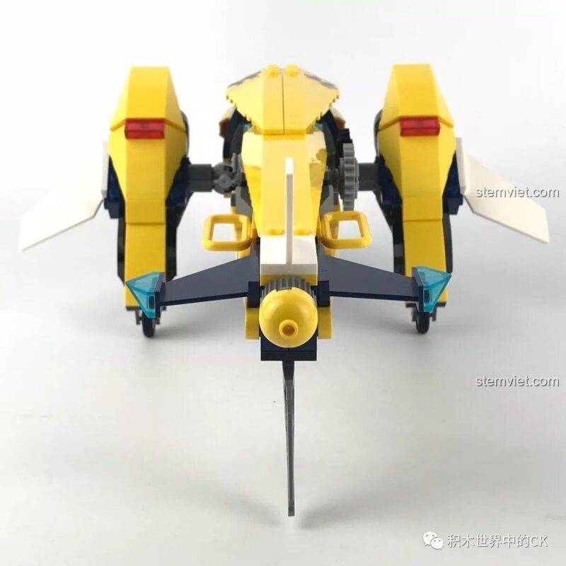 Góc nhìn phía trước của đồ chơi mô hình Xe đào công trình và Máy bay vận tải Thunderbird 2408