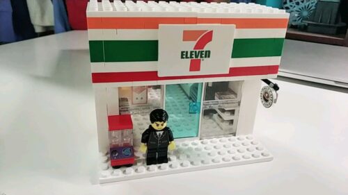 Bộ lắp ghép Cửa hàng tiện lợi FamilyMart LJ-BP-1810-006, mô hình cửa hàng tiện lợi lắp ráp, đồ chơi cho bé 6 tuổi, giá tốt.