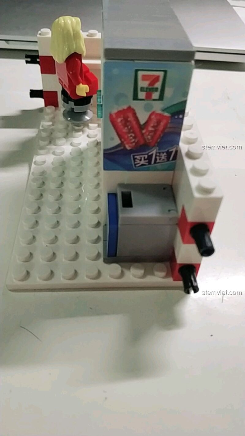 Bộ lắp ghép Cửa hàng tiện lợi 5 trong 1, chi tiết thùng rác, đồ chơi mô hình FamilyMart, phát triển kỹ năng cho bé.