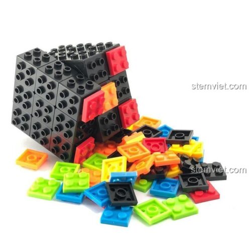 Hình ảnh bộ đồ chơi Fanxin FX7780 với khối rubik đã lắp ráp hoàn chỉnh bên cạnh hộp.