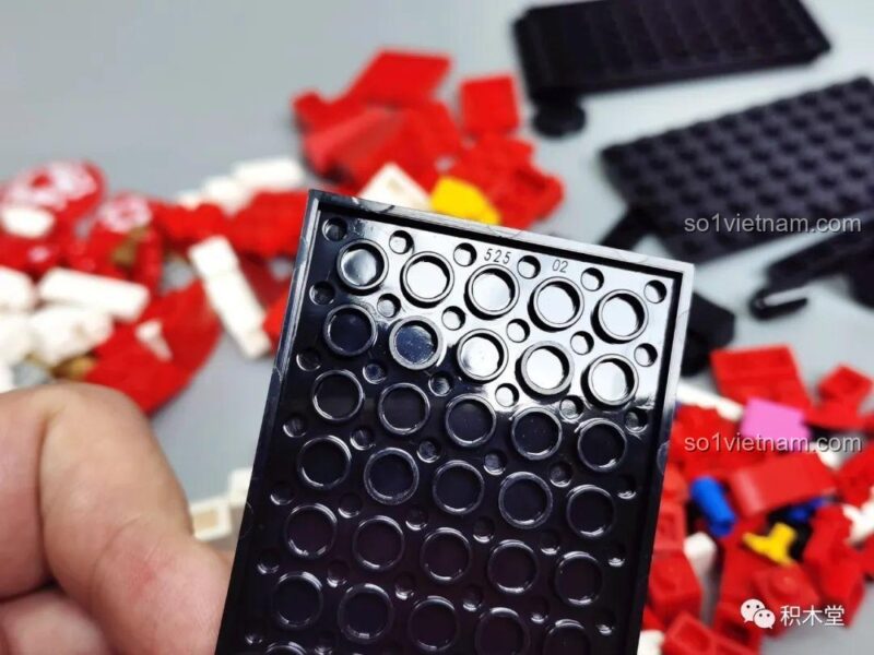 Mô hình Thỏ Đỏ May Mắn G2301 Gobricks hoàn thiện cạnh bên