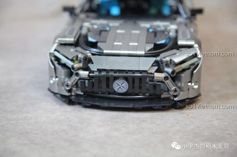 Chi tiết lưới tản nhiệt đặc trưng của dòng xe AMG.