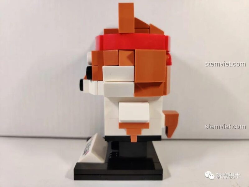Chó BrickHeadz GUDI 53003 nhìn từ bên trái.