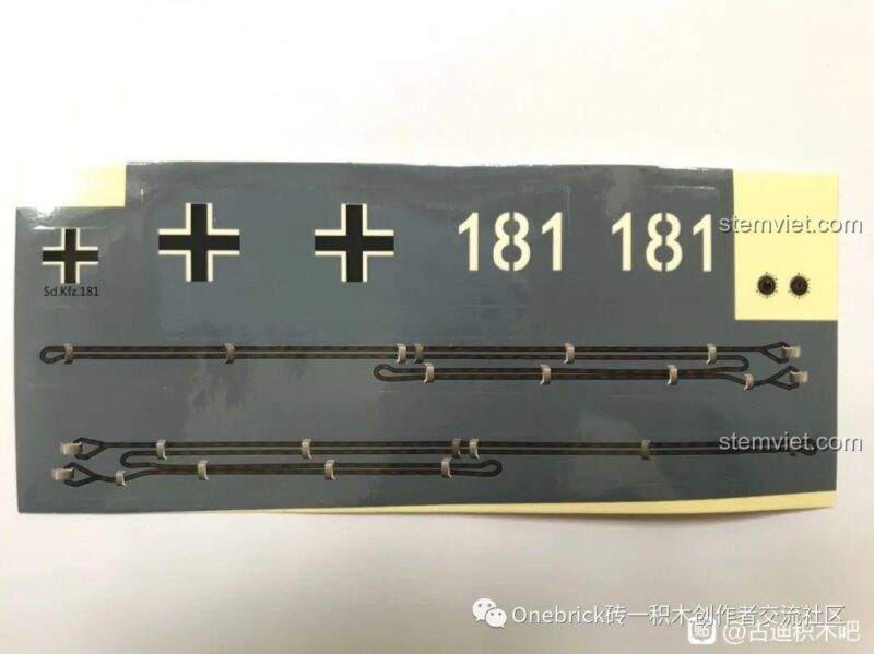 Tấm decal đi kèm bộ đồ chơi mô hình Cỗ xe tăng Đức Tiger I, bao gồm các biểu tượng chữ thập và số hiệu 181 để trang trí xe tăng.