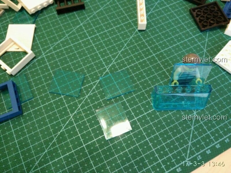 Chi tiết mảnh ghép trong suốt của bộ lắp ghép GUDI 9316 Trạm Cảnh Sát Di Động