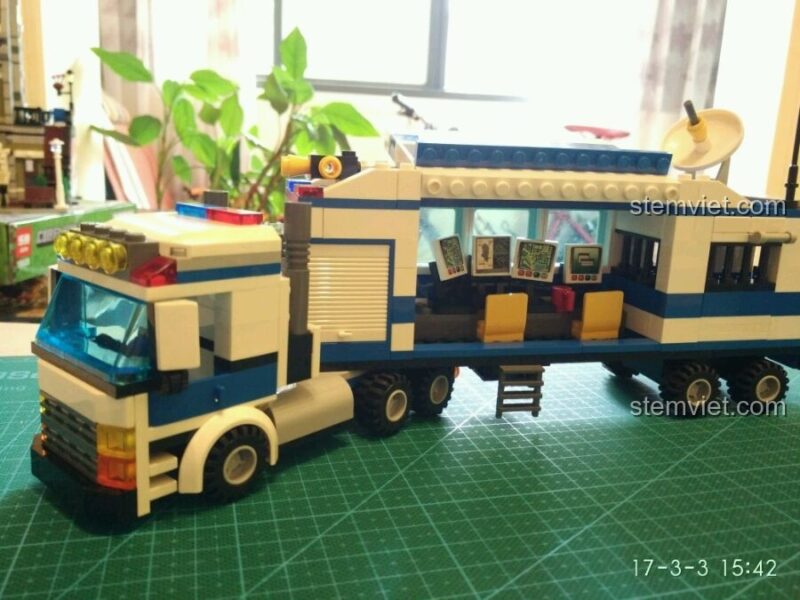 Trạm cảnh sát di động GUDI 9316 Trạm Cảnh Sát Di Động mở cửa bên hông để lộ nội thất