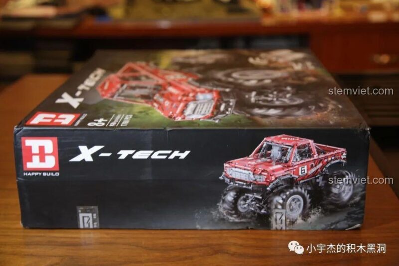 Cạnh bên hộp bộ xếp hình Xe Tải Quái Vật XQ1212D, thương hiệu Happy Build X-TECH.