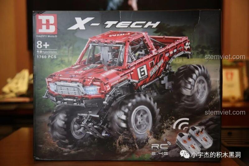 Hộp sản phẩm bộ đồ chơi Xe Bán Tải Monster Truck Happy Build XQ1212D với 1760 chi tiết, phù hợp cho con trai trên 8 tuổi.