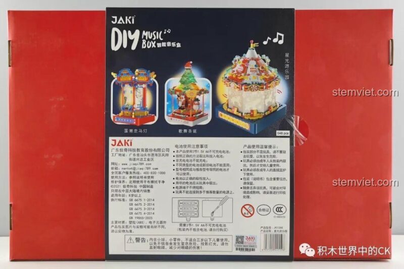 Mặt sau hộp đồ chơi lắp ráp JAKI JK1366 Hộp nhạc Công viên giải trí, hiển thị số chi tiết 648 mảnh, thông tin pin AA, cho bé gái 8 tuổi