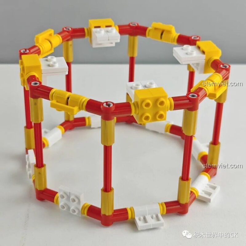 Mặt dưới đế hộp nhạc của bộ lắp ghép JAKI JK1366 Hộp nhạc thông minh Công viên giải trí ánh sao, nơi lắp pin AA