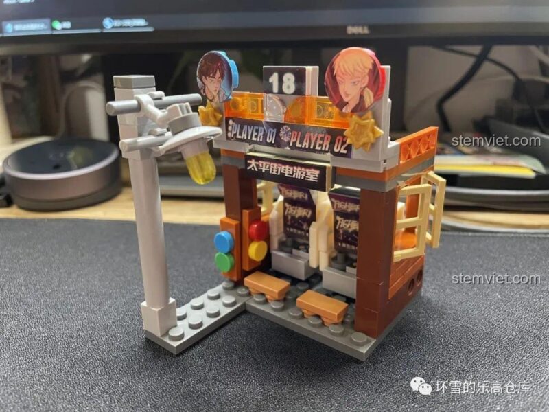 Mô hình phòng game Thái Bình Phố JAKI JK2139 với biển hiệu 18+, đồ chơi lắp ráp Phố Cổ Trường Sa, chi tiết độc đáo.