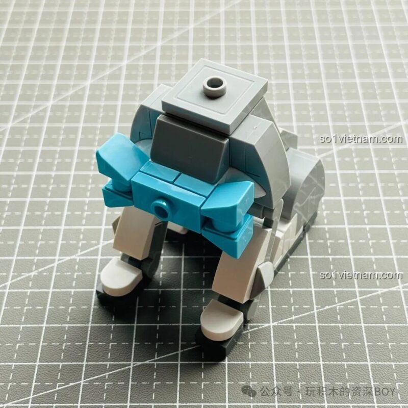 Hoàn thiện phần thân của bộ khối lắp ghép JK8130 Chó Schnauzer, đồ chơi mô hình JAKI, kích thích tư duy sáng tạo cho bé 8 tuổi.