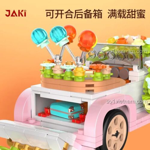 Cận cảnh cốp sau Xe Cưới Cổ Điển JAKI JK8315 có thể mở ra, bên trong có vali, đồ chơi lắp ghép cho bé gái 8 tuổi