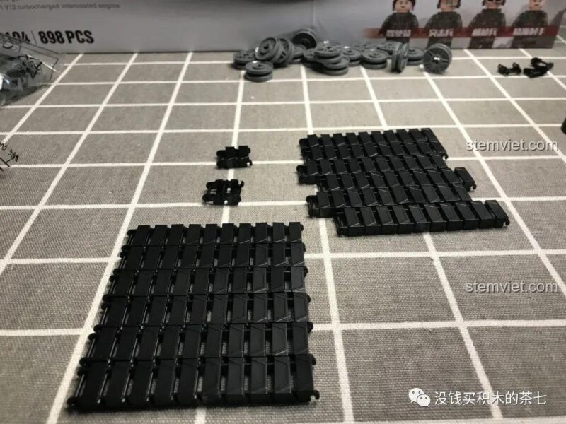 Chi tiết hệ thống treo của bộ lắp ráp Xe Tăng Leopard 2A7+ Jiazhi SY 0104, đồ chơi mô hình quân sự.