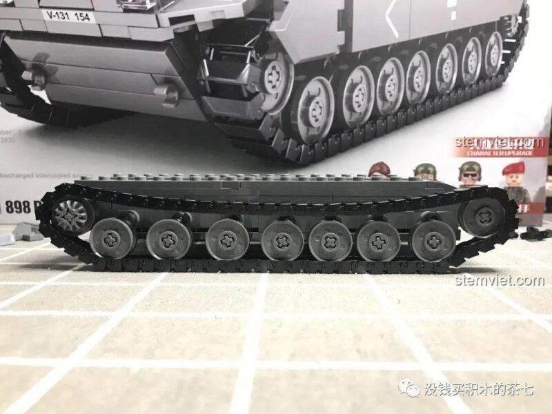 Khung gầm hoàn chỉnh của mô hình Xe Tăng Leopard 2A7+ Jiazhi SY 0104, đồ chơi mô hình xe tăng Đức.