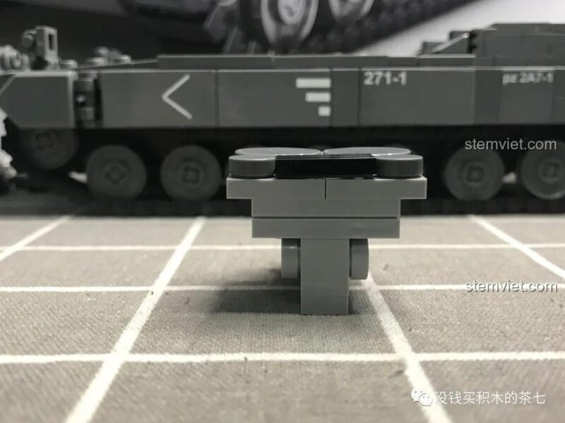 Khung gầm xe tăng Jiazhi SY 0104 Leopard 2A7+ đã hoàn thành, đồ chơi mô hình cho bé trai 6 tuổi.