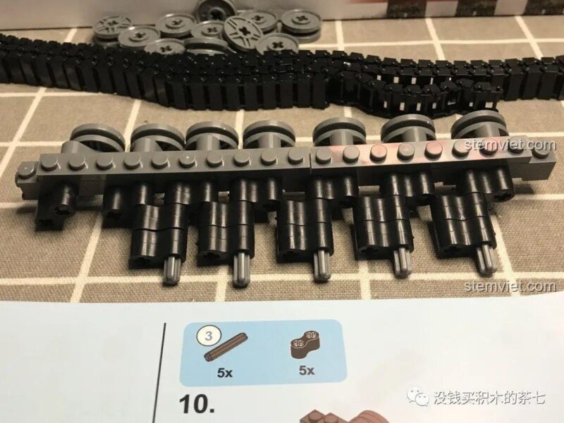 Lắp ráp bánh xe dẫn động và bánh dẫn hướng cho bộ lắp ráp Xe Tăng Leopard 2A7+ Jiazhi SY 0104, đồ chơi mô hình.