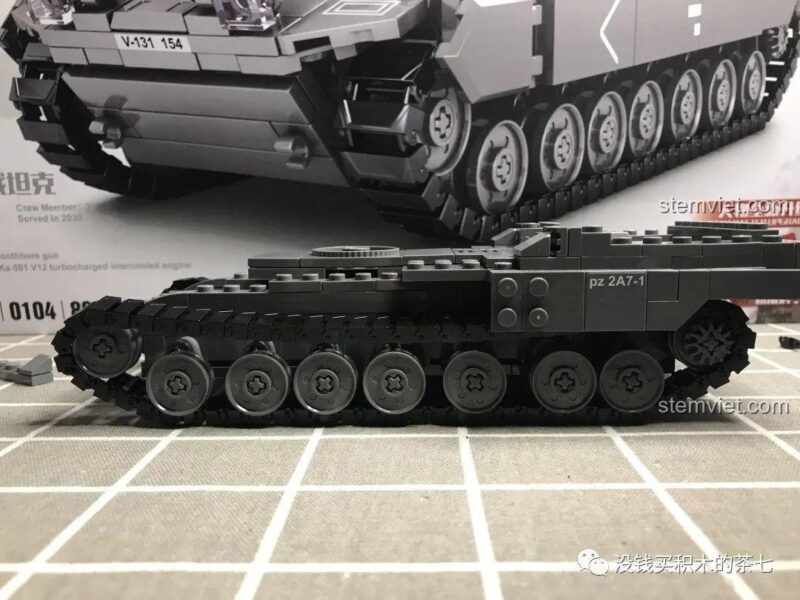 Các bước lắp ráp động cơ cho mô hình Xe Tăng Leopard 2A7+ Jiazhi SY 0104, chi tiết lắp ghép.