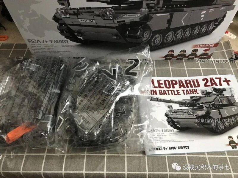 Bộ lắp ráp Jiazhi 0104 Xe Tăng Leopard 2A7+ với miếng dán và hướng dẫn sửa đổi, đồ chơi xây dựng cho bé trai 6 tuổi.