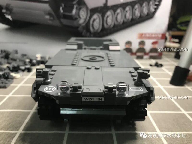 Nắp động cơ phía sau của bộ lắp ráp Xe Tăng Leopard 2A7+ Jiazhi SY 0104, chi tiết lắp ghép xe tăng.