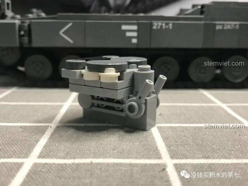 Vấn đề nắp động cơ của mô hình Xe Tăng Leopard 2A7+ Jiazhi SY 0104, đồ chơi mô hình quân sự.